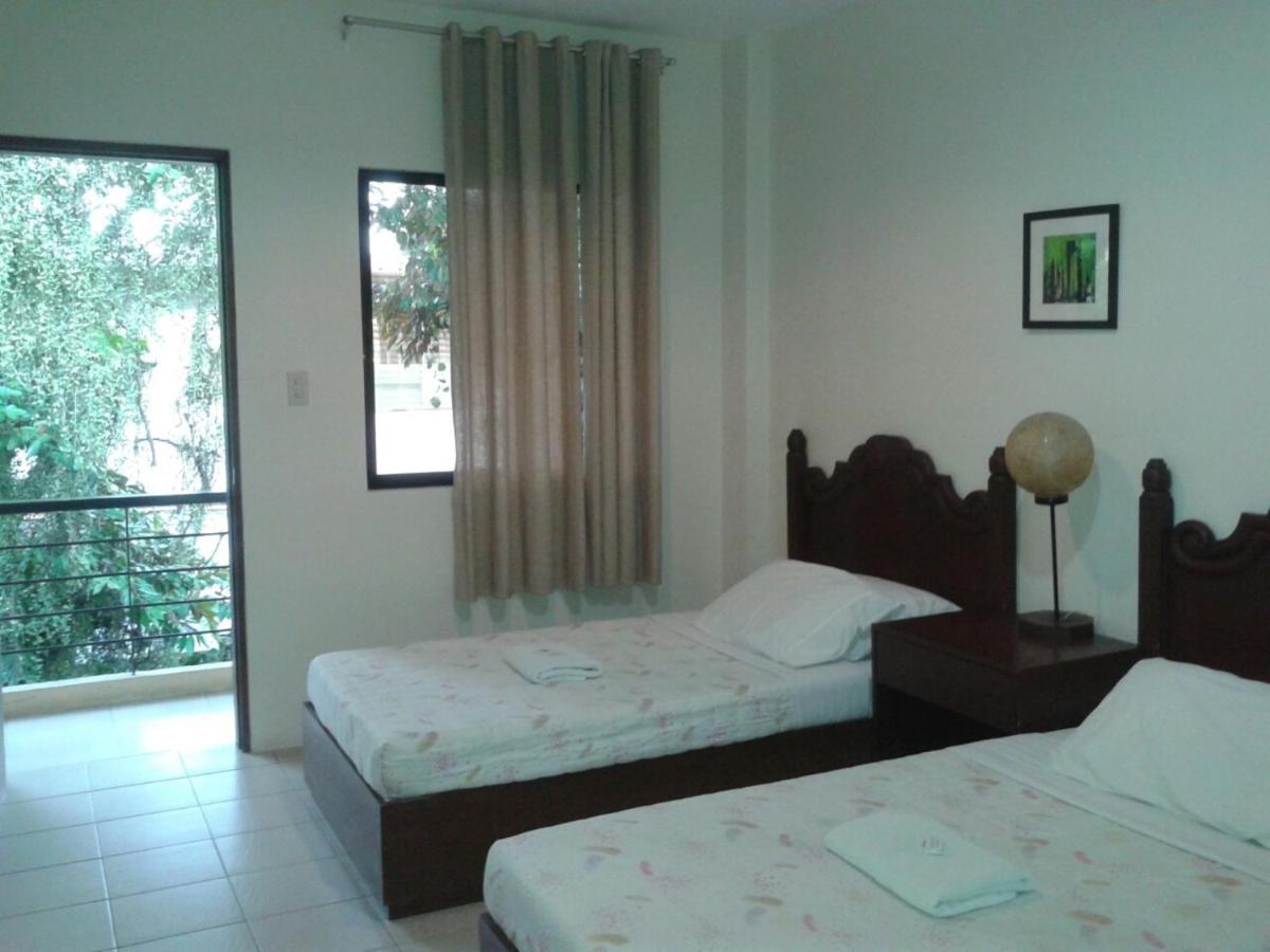 11Th Street Bed And Breakfast Bacolod Szoba fotó