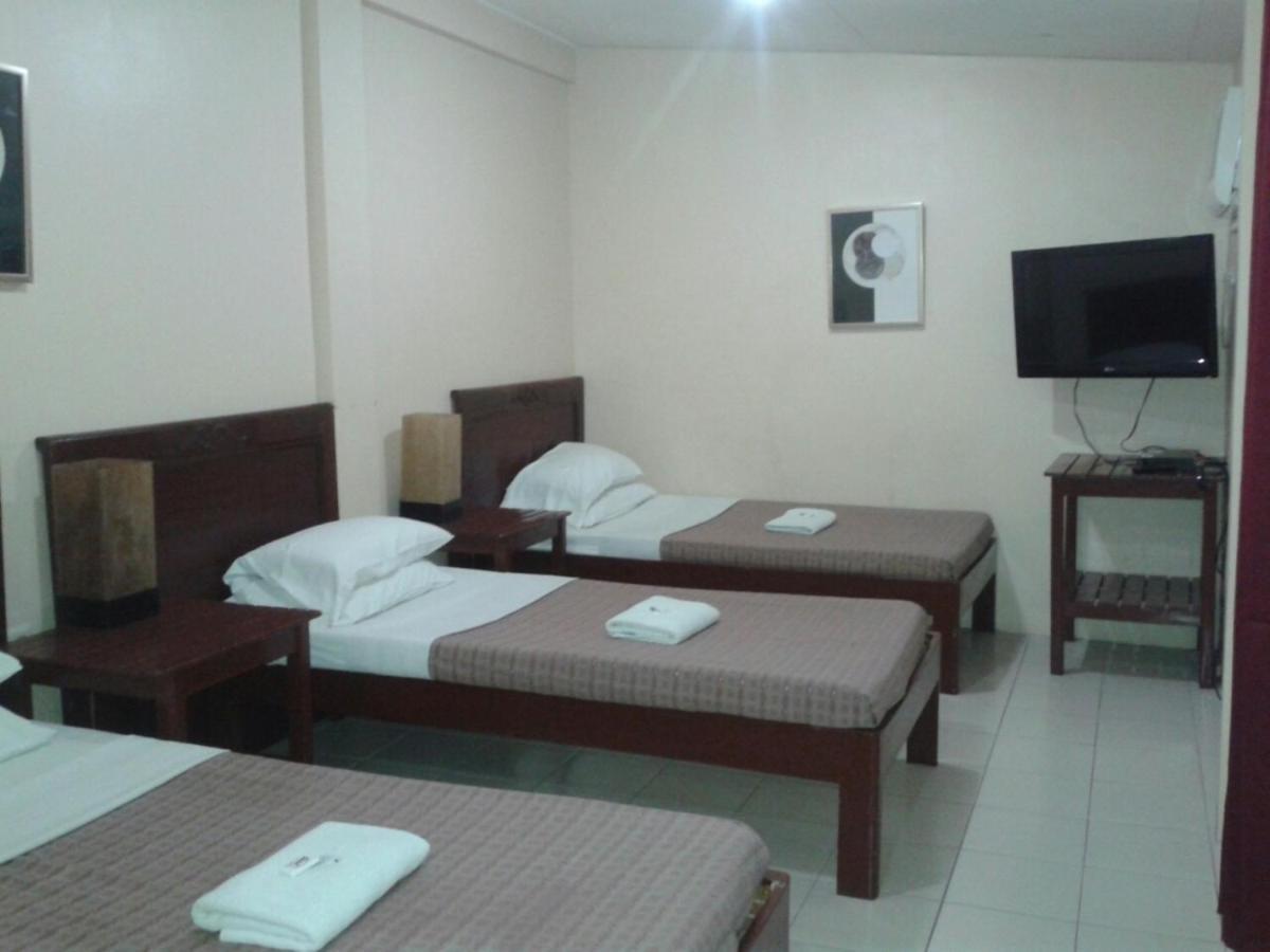 11Th Street Bed And Breakfast Bacolod Szoba fotó
