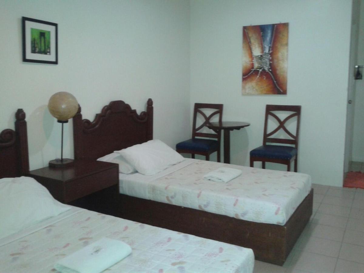 11Th Street Bed And Breakfast Bacolod Szoba fotó
